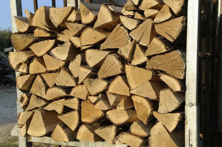 Bûches de bois empilées